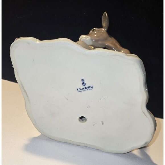 Lladro Girl with Calf, Cow 4813 Retired Rare vintage 8" - Picture 5 of 8